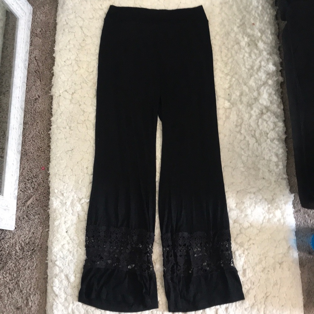 Stretchy pants with patterned ankles